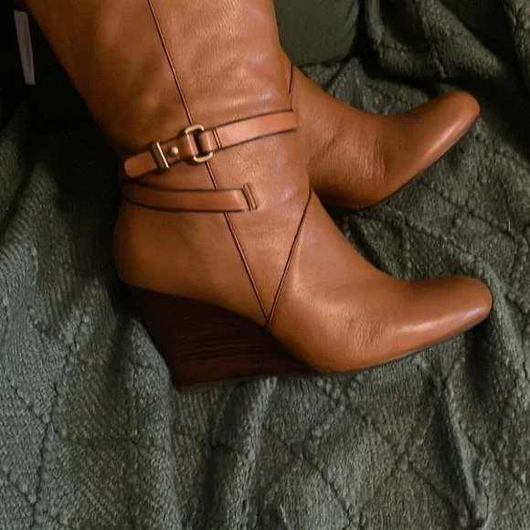 Adair Pebble Grain Leather COACH Boots - Saddle. Size 8.5 - Picture 2 of 10